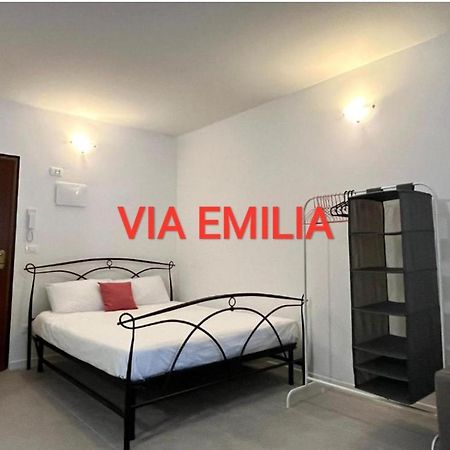 Via Agucchi & Via Emilia Apartments Болонья Экстерьер фото